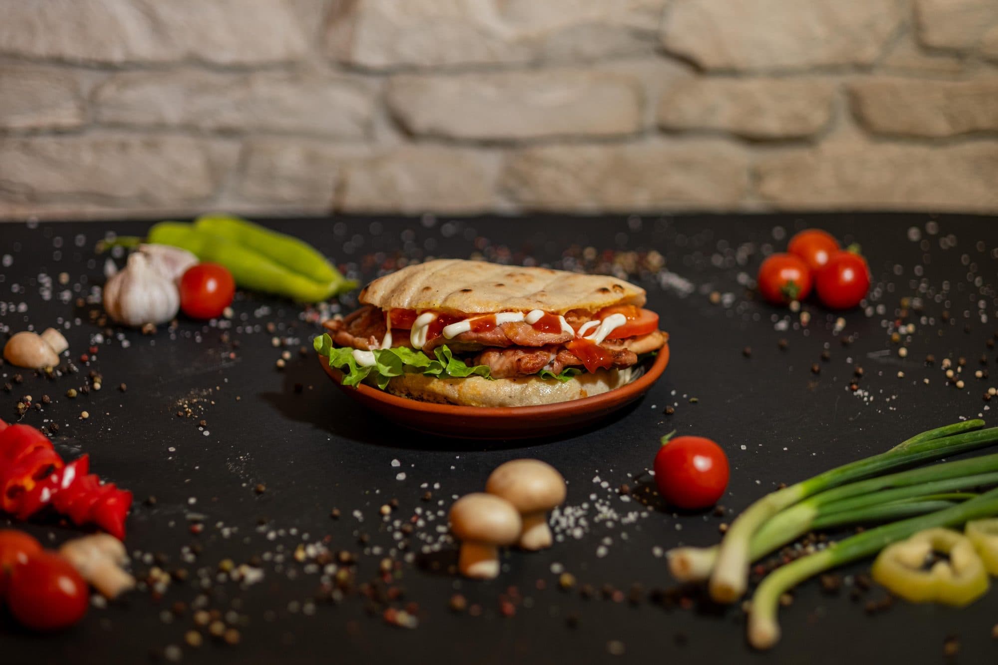 Pileći batak u lepinji (200 gr)